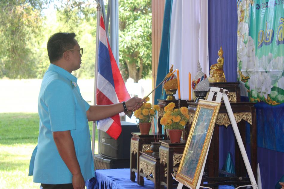 นายอลงกรณ์  รัตนโกเศศ นายกเทศมนตรีตำบลหนองลาด  เป็นประธานเปิดงาน เฉลิมพระชนพรรษา 93 พรรษา สมเด็จพระนางเจ้าสิริกิติ์พระบรมราชินีนาถ  พระบรมราชชนนีพระปีหลวง   12 สิงหาคม    พร้อมด้วยทีมงานผู้บริหาร และสมาชิกสภาเทศบาลตำบลหนองลาด ร่วมงาน  ณ โรงเรียนบ้านหนองลาด (ราษฎร์อุทิศวิทยาคม)